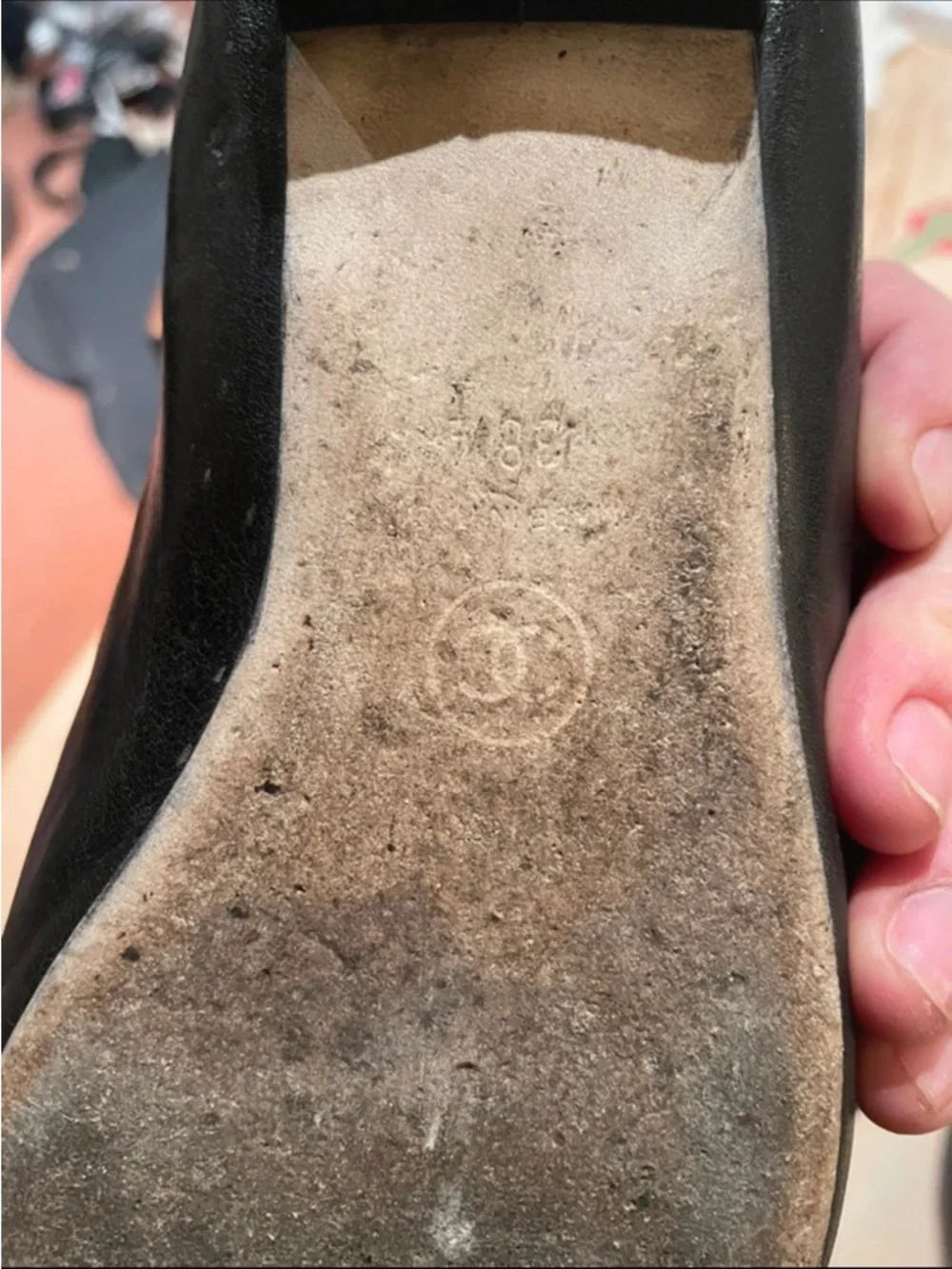 CHANEL Black Scalloped Leather Ballet Flats with CC Logo - Picture 4 of 9